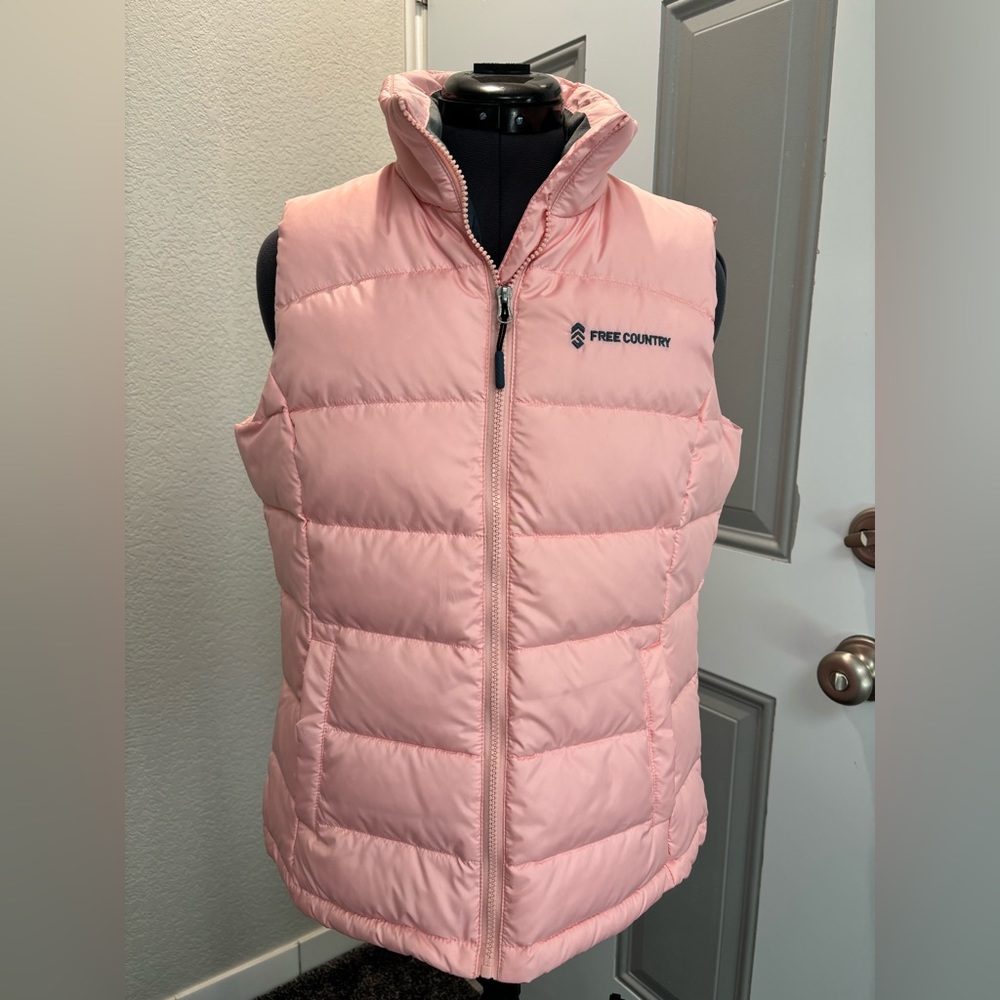 Free Country women’s winter vest. Medium. Quilted / pink / never used